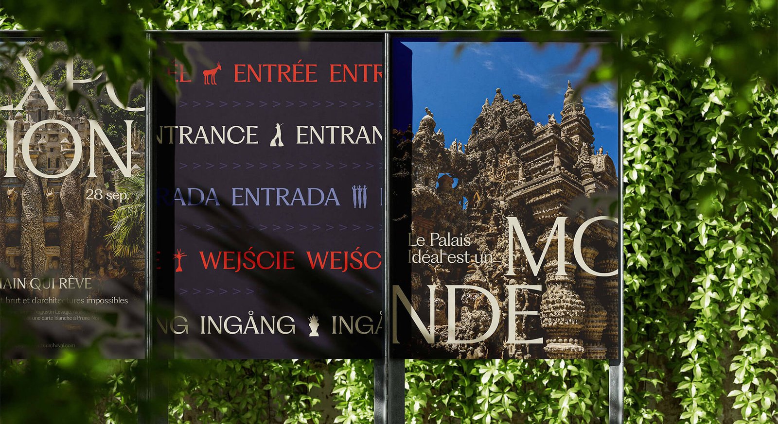 Signalétique d'entrée multilingue (Entrée, Entrance, Entrada…) et affiche « Le Palais Idéal est un monde ».